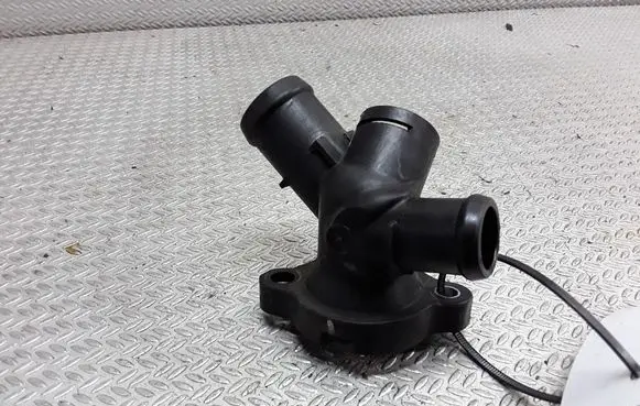 Volkswagen Jetta VI Engine coolant pipe/hose 07K121133E