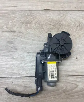 Hyundai Sonata Front door window regulator motor 401360A4 440762C