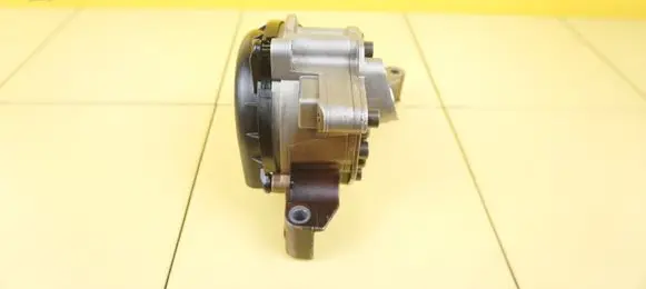 Volkswagen Golf VI Oil pump 03C103669E CAX