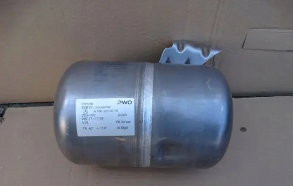 Mercedes-Benz GLE (W166 - C292) Air suspension tank/reservoir A1663200015