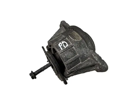 Mercedes-Benz C AMG W204 Engine mount bracket A2042405117