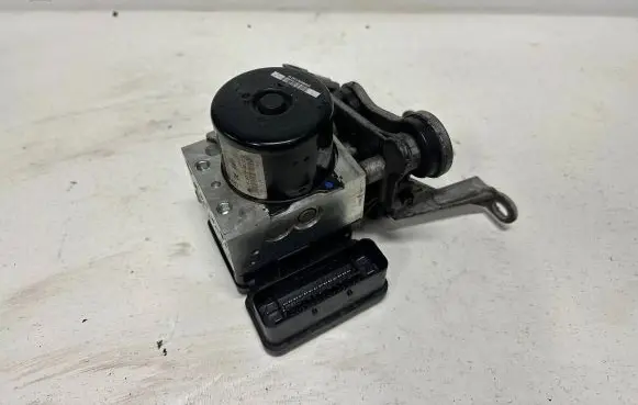 Mercedes-Benz C W204 ABS Pump A1729014100 10092623593 10061935961