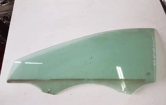 Seat Leon (5F) Front door window glass four-door