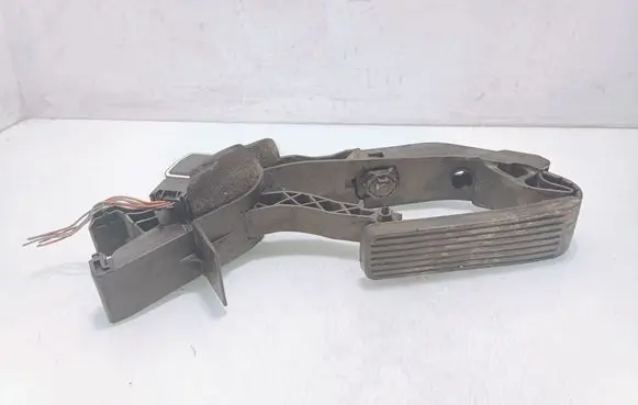 Mercedes-Benz E W211 Accelerator throttle pedal A2113000904