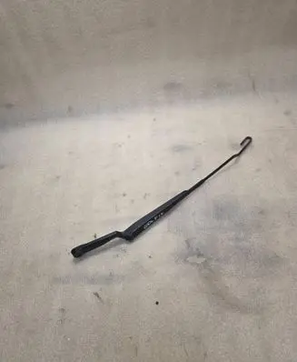 Volkswagen Golf IV Front wiper blade arm