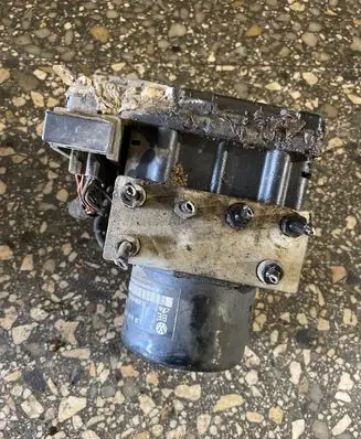 Volkswagen Golf IV ABS Pump 1Jo907379G