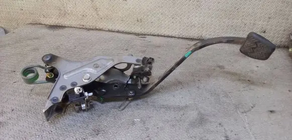 Toyota Verso Clutch pedal