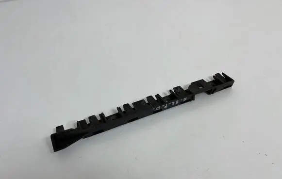 BMW 1 E82 E88 Front bumper mounting bracket 777118