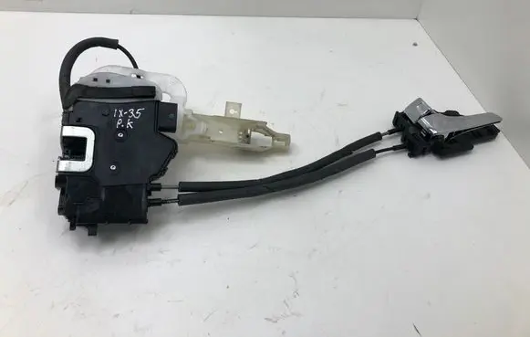 Hyundai ix35 Front door lock 813102Y010