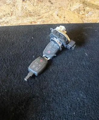 Volvo V70 Ignition lock 30659837