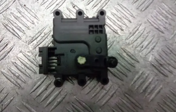 Mazda 6 A/C air flow flap actuator/motor 2613M