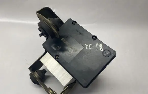 Porsche Cayenne (9PA) ABS Pump 7L0614111 7L0907379E