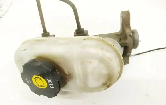 Cadillac CTS Brake fluid reservoir 