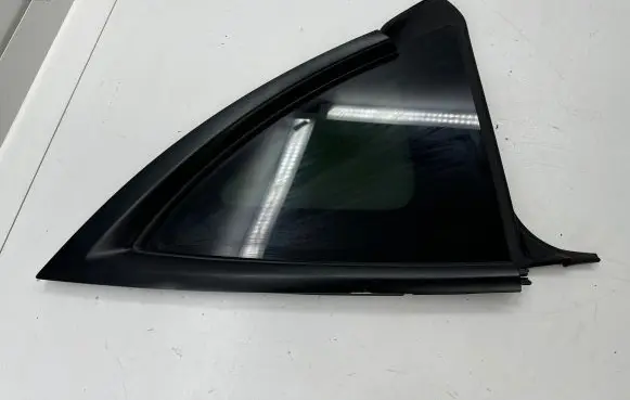 Tesla Model Y Rear side window 162116200B