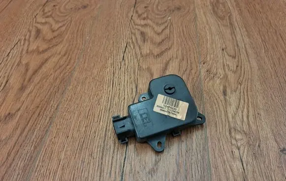 Renault Espace IV Air flap motor/actuator 7701206538