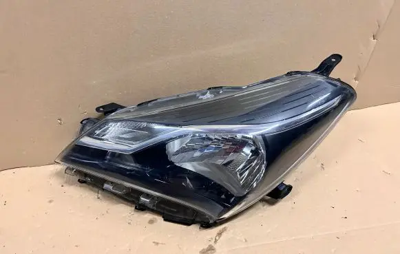 Toyota Yaris Headlight/headlamp