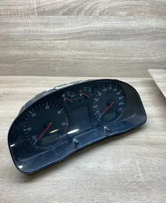 Volkswagen PASSAT B5 Speedometer (instrument cluster) 3B0919881N 110003794