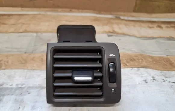 Volvo V50 Dashboard side air vent grill/cover trim 506001