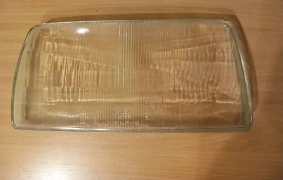Volkswagen Jetta II Headlight lense 19090