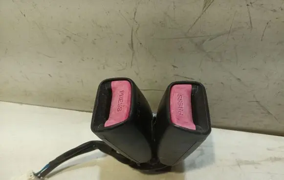 Rear seatbelt buckle
