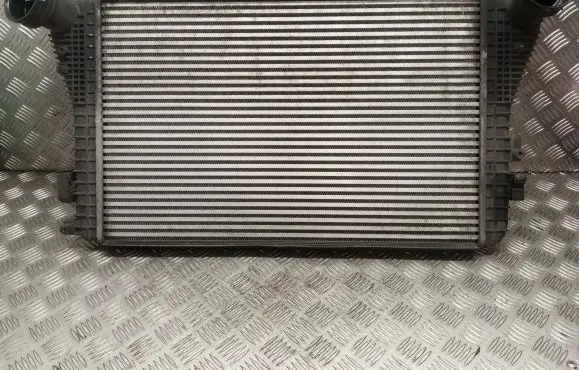 Volkswagen Touran I Intercooler radiator 1K0145803L
