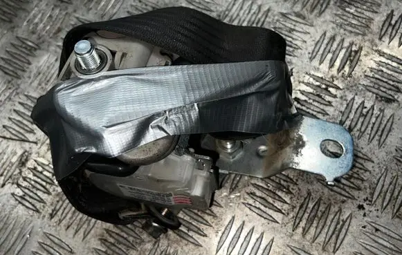 Nissan Navara D40 Front seatbelt 153004 061208