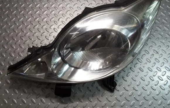 Peugeot 107 Headlight/headlamp 811500H030
