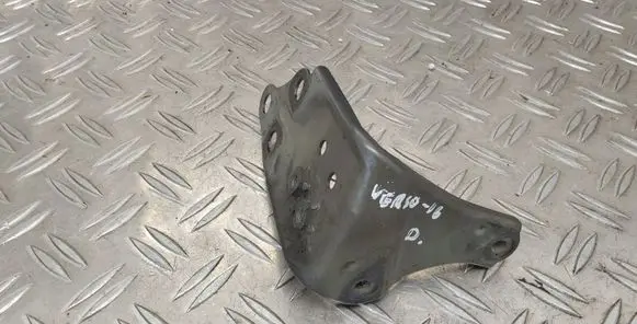 Toyota Verso Fender mounting bracket