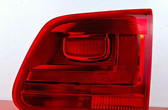 Volkswagen Tiguan Tailgate rear/tail lights 5N0945094J