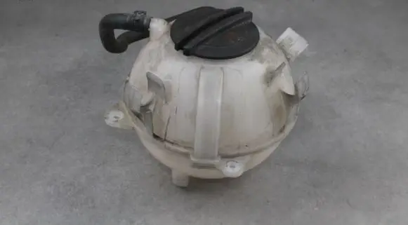 Audi Q3 8U Coolant expansion tank/reservoir 1K0121407A