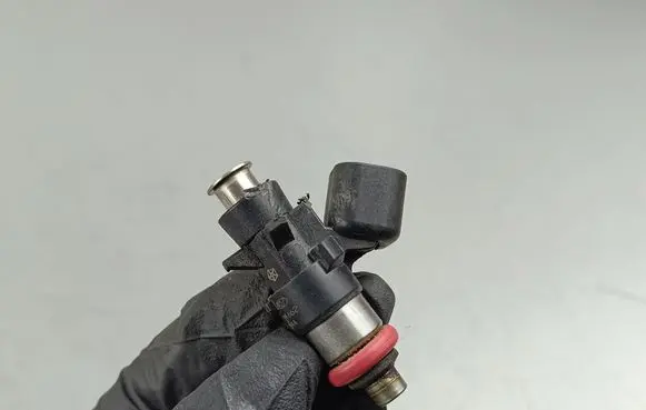 Jeep Grand Cherokee WL Fuel injector 05281427AA
