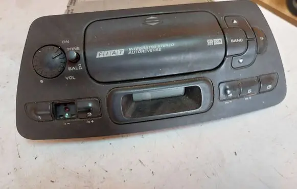 Fiat Stilo Radio/CD/DVD/GPS head unit 718977014 AD185M