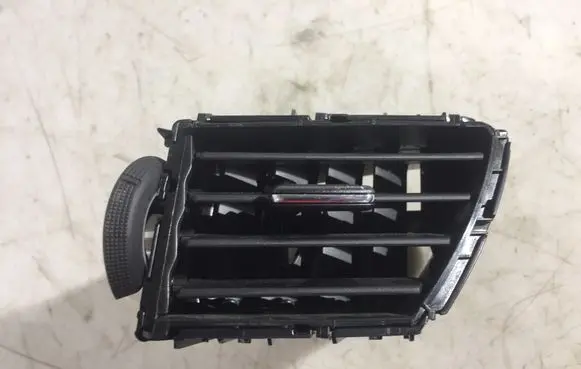 Nissan Qashqai Dashboard side air vent grill/cover trim 687614EA0A