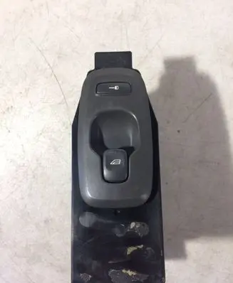 Volvo S60 Electric window control switch 8682950