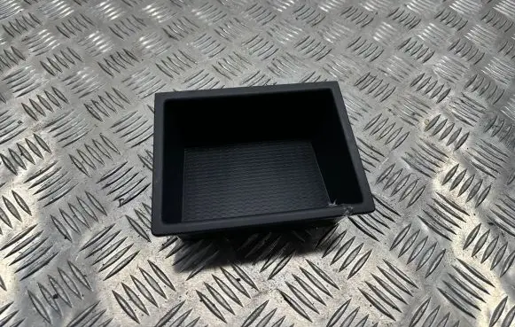 Hyundai Tucson TL Glove box central console 84690D7003