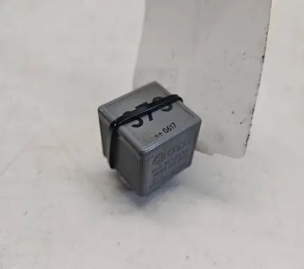 Audi Q7 4L Other relay 8D0951253A