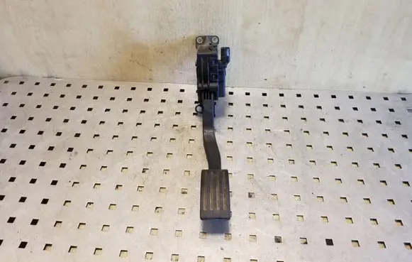 Ford C-MAX I Accelerator throttle pedal 3M519F836AF 6PV00864110