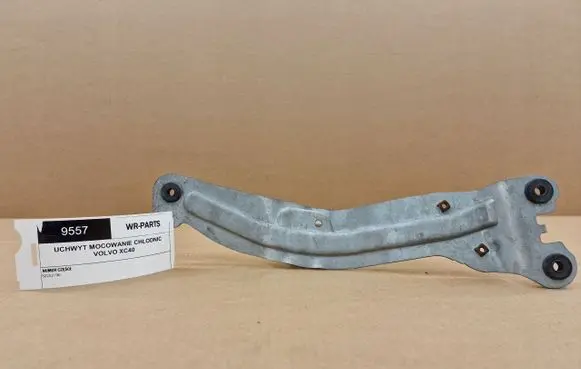 Volvo XC40 Radiator mount bracket 327832252196