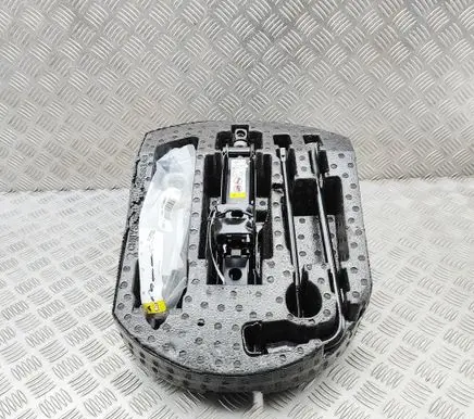 Jeep Grand Cherokee (WK) Tool set 68145664AB 04766498AA