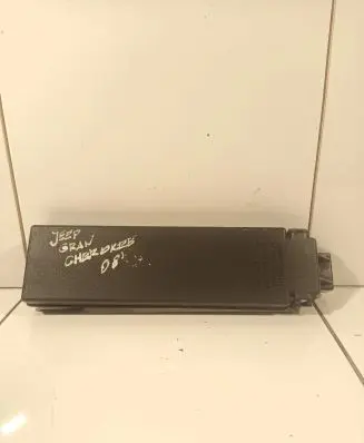 Jeep Grand Cherokee (WK) Fuse box cover