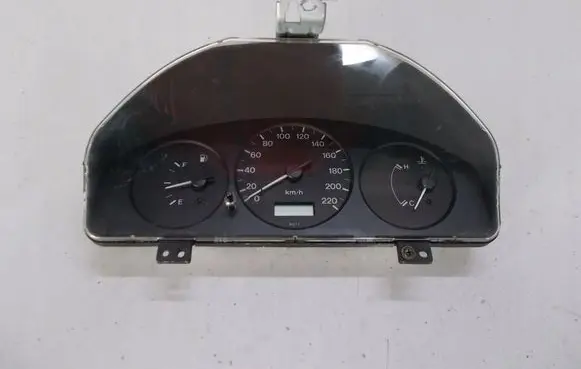 Mazda 323 F Speedometer (instrument cluster) 