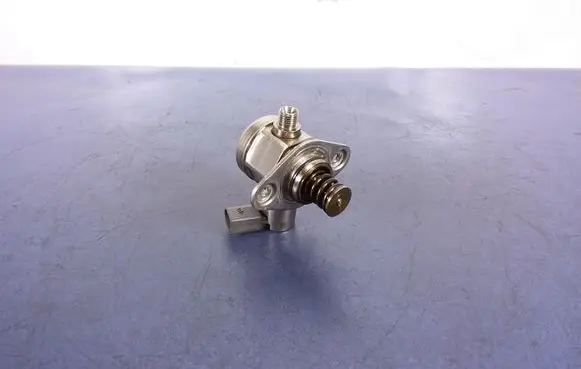 BMW 7 F01 F02 F03 F04 Fuel injection high pressure pump 7595350