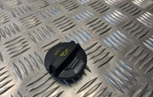 Audi SQ7 Oil filler cap 06K103485A