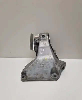 Engine mounting bracket