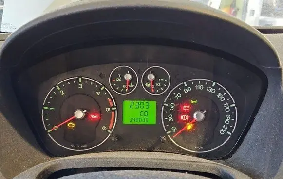 Speedometer (instrument cluster)