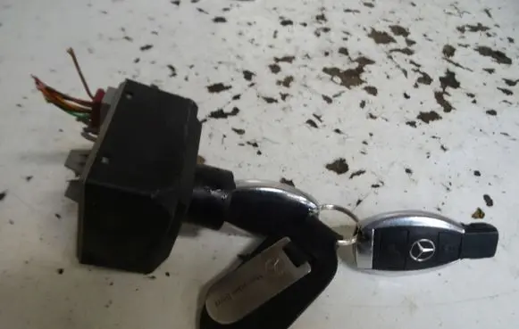 Mercedes-Benz B W246 W242 Ignition lock A2469059300