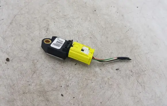 Toyota Auris 150 Airbag deployment crash/impact sensor 8983102060 2826395051 TRW8983102060