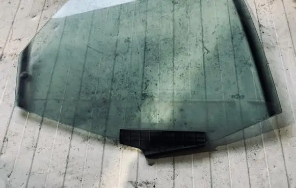 Audi 80 90 S2 B4 Rear door window glass 