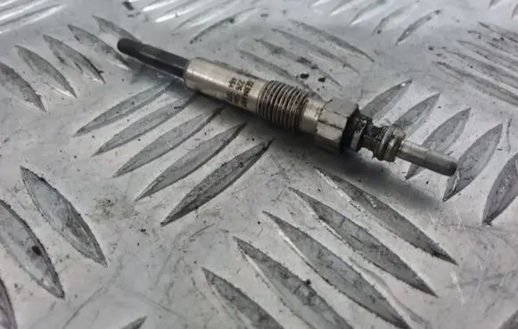 Renault Scenic II - Grand scenic II Glow plug 0100226504 0200464077