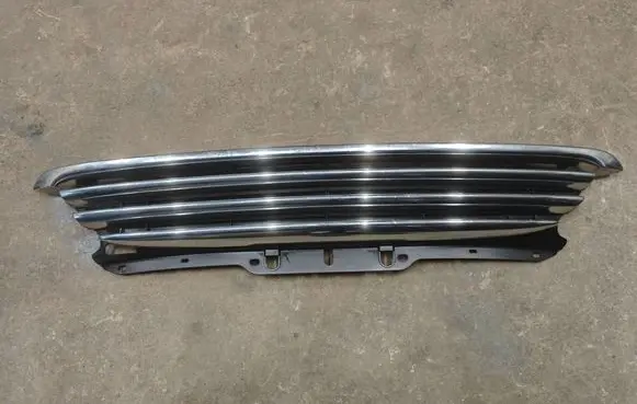 Mini One - Cooper R56 Front bumper upper radiator grill 7317264 2751291